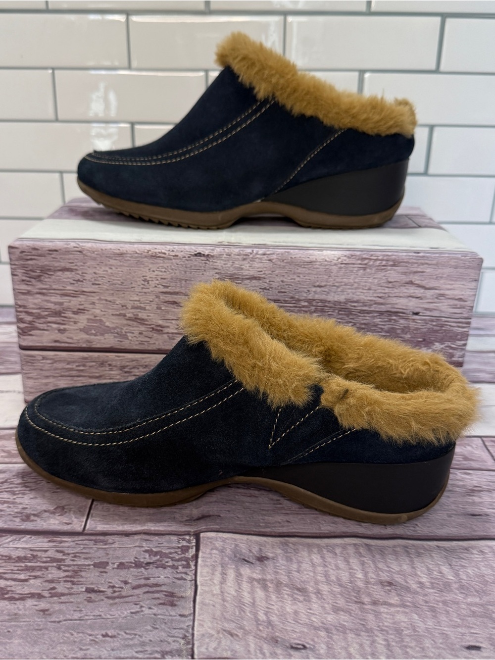Women’s Sporto Navy Blue Suede Gabby fur trimmed slip on clog - Picture 2 of 8